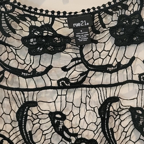 Rue21 floral lace shrug - Picture 3 of 4